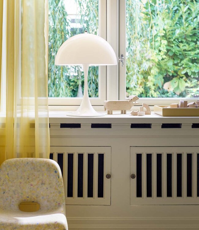 Louis Poulsen Panthella 320 V2 Tafellamp in wit of beige