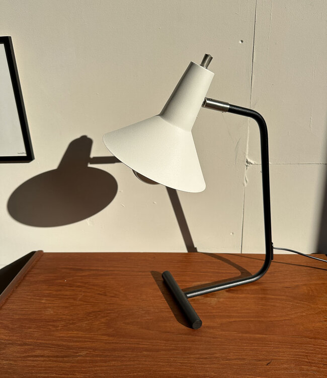 Anvia Sale Table lamp No. 1504 | The Attorney-in-fact