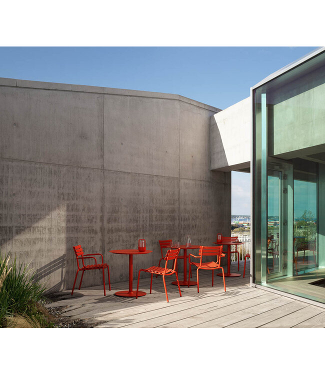 Houe Vierkant Pico Tuintafel Ronde Voet