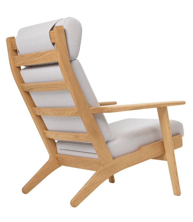 Carl Hansen & Søn Easy Chair CH290 | Hans Wegner  by Carl Hansen & Søn