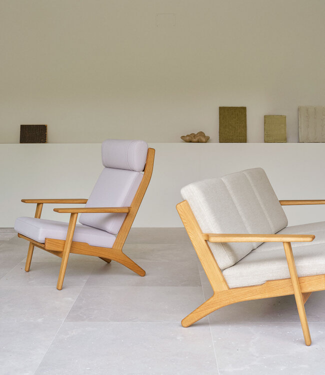 Carl Hansen & Søn Easy Chair CH290 | Hans Wegner  by Carl Hansen & Søn