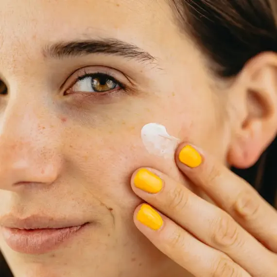 Naturaverde Gesichtsserum Upcycling Grapefruit – Mit Vitamin C & Hyaluron, 30 Ml