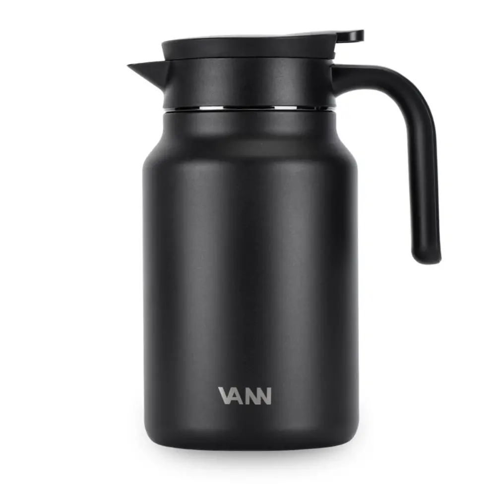 VANN 3-wandiger Edelstahl Familenkrug Schwarz 1,5 Liter VANN 3-wandiger Edelstahl Familenkrug Schwarz 1,5 Liter