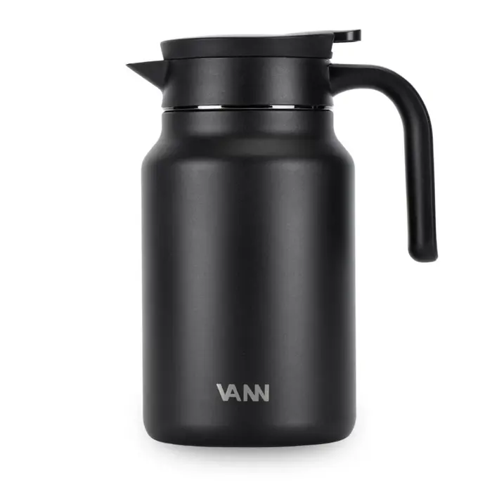 VANN 3-wandiger Edelstahl Familenkrug Schwarz 1,5 Liter VANN 3-wandiger Edelstahl Familenkrug Schwarz 1,5 Liter