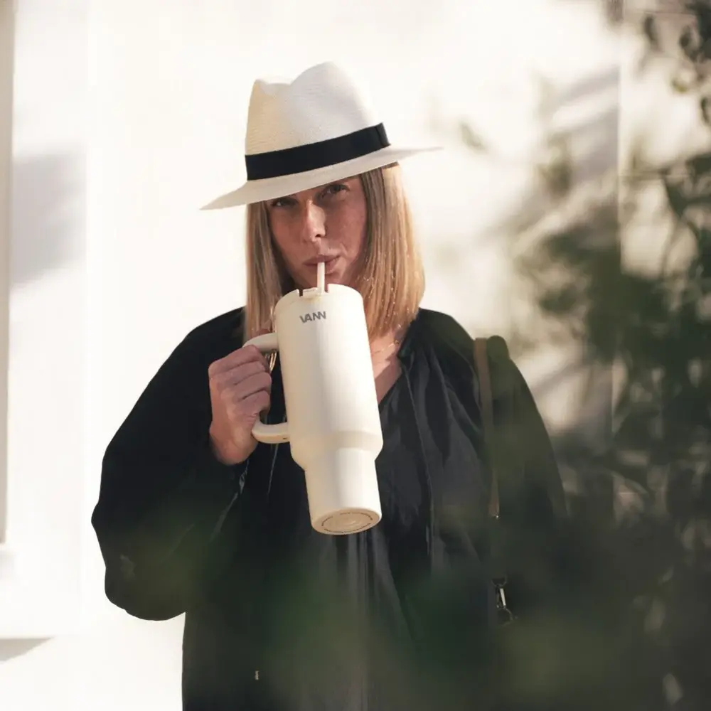 VANN One Tumbler Stainless Steel Off White 1.2 Liter VANN One Tumbler Stainless Steel Off White 1.2 Liter