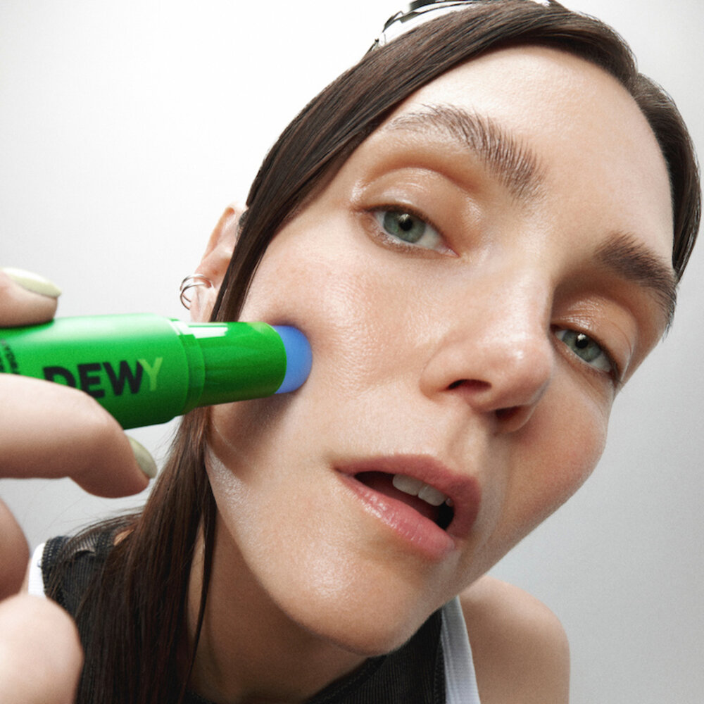 MÁDARA DEWY Hydra Caffeine Serum Stick