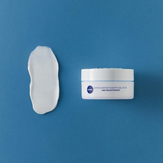 NIVEA Essentials Moisturizing Normal Mixed Skin SPF30 - Tagescreme - Verpackung beschädigt