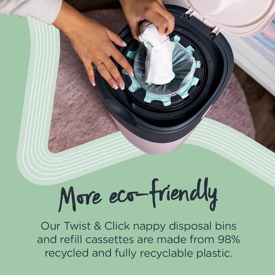 La poubelle à couches Twist and Click avancée de Tommee Tippee, désormais encore plus écologique, contient 12 cassettes de recharge avec GREENFILM antibactérien et d'origine durable, blanc