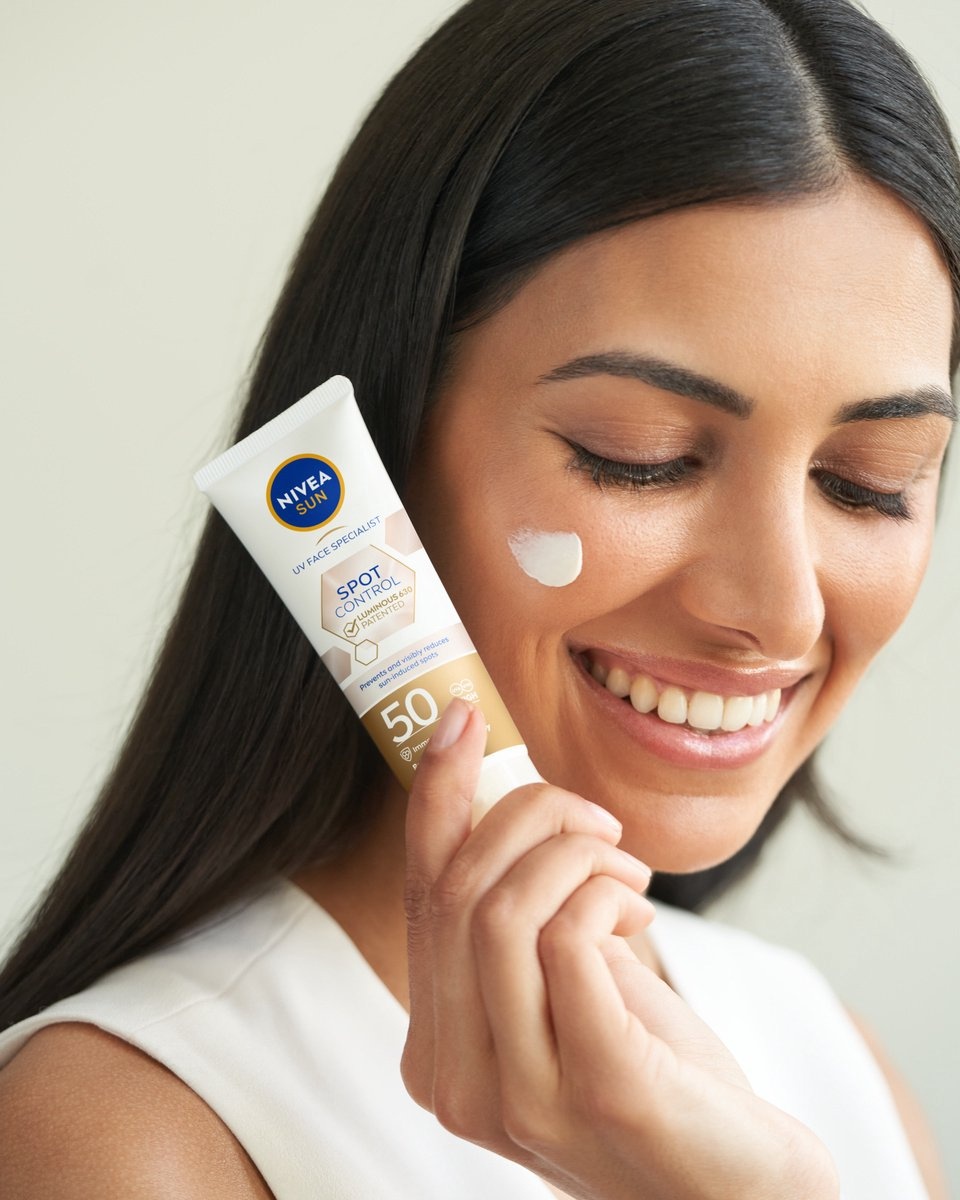 NIVEA SUN Luminous Face Sunburn Anti-Pigment – verhindert und reduziert Pigmentflecken – SPF50 40 ml – Verpackung beschädigt