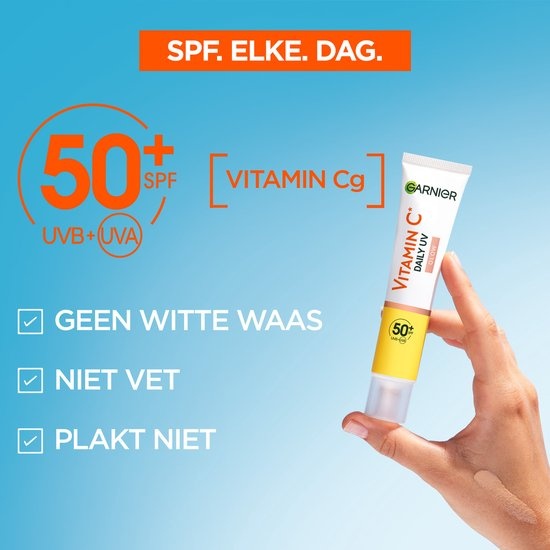 Garnier SkinActive Vitamin C* Fluide UV Glowy avec SPF50+ contre les taches pigmentaires - formule légère et teintée - 40 ml