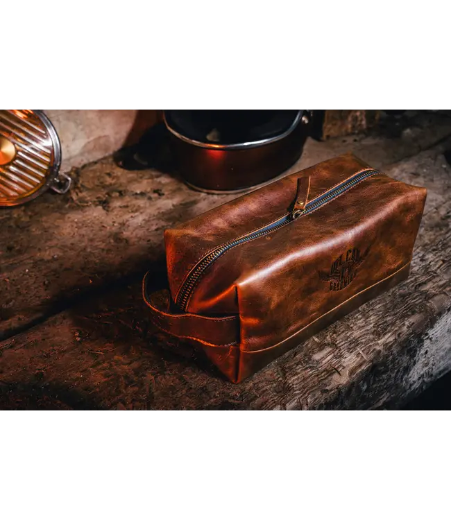 Oil Can Grooming Leather Wash Bag