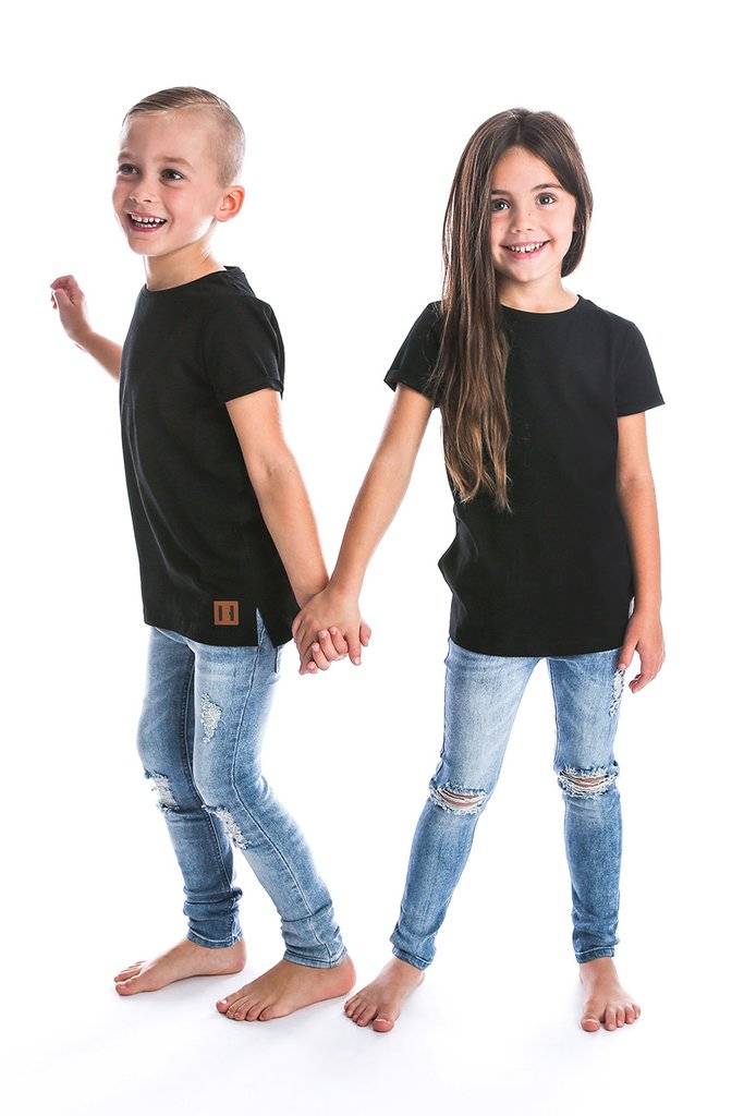 BLACK SIGNATURE TEE | BEAU HUDSON