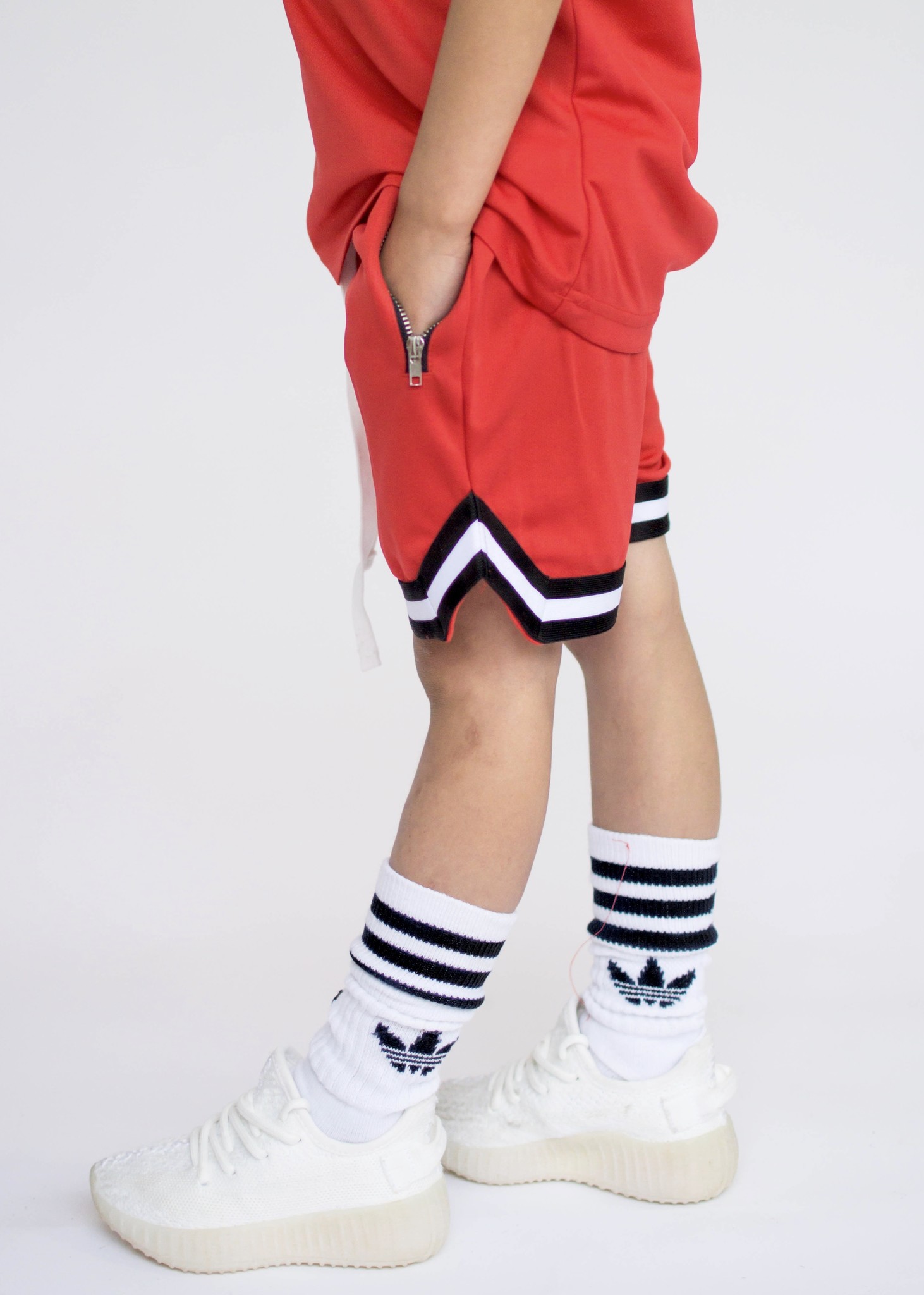 RED BASEBALL SHORTS | COMFORTABELE KORTE BROEK | KINDERKLEDING - Minis Only  | Kinderkleding en Babykleding