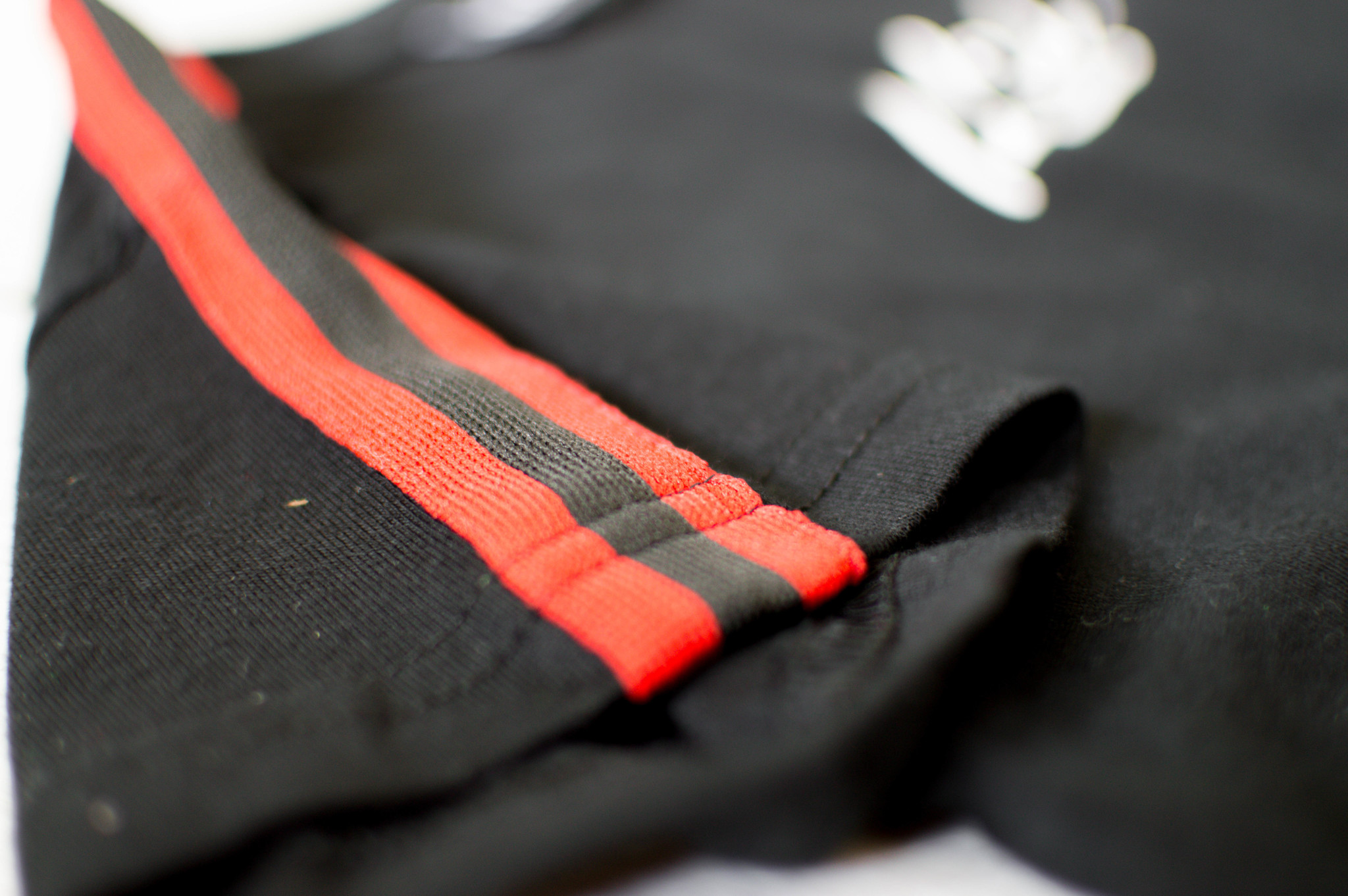 ZWART STOER SHIRT | ZWART SHIRT MET TEKST PRINT | JONGENSKLEDING