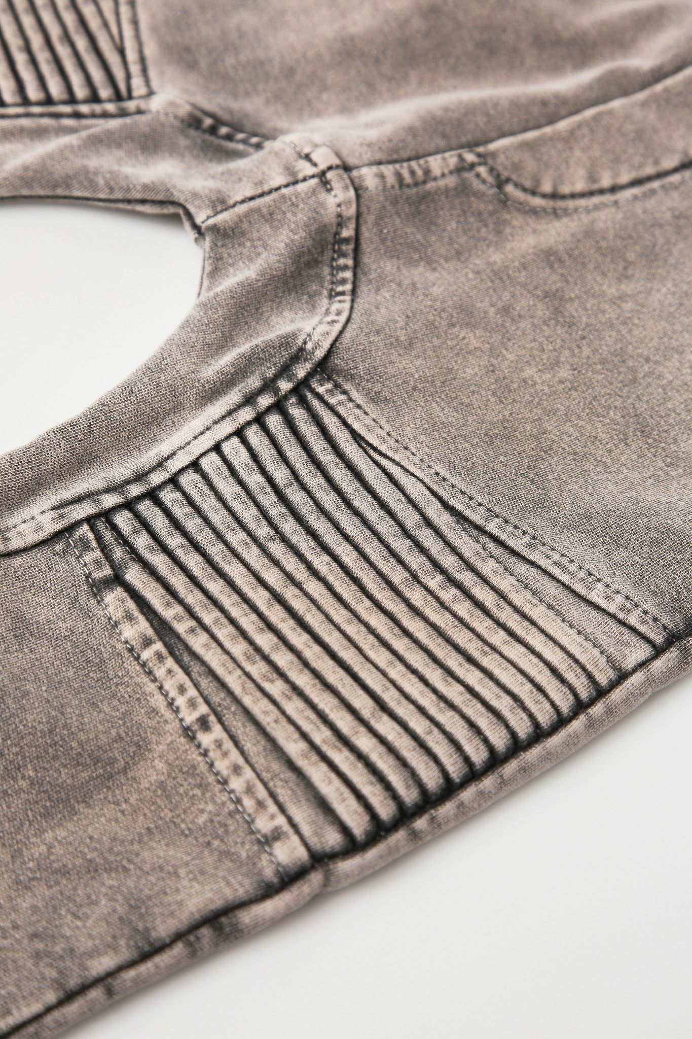 GRIJZE JEANS  | STOERE JOGGER MET WASHING | KINDERKLEDING ONLINE