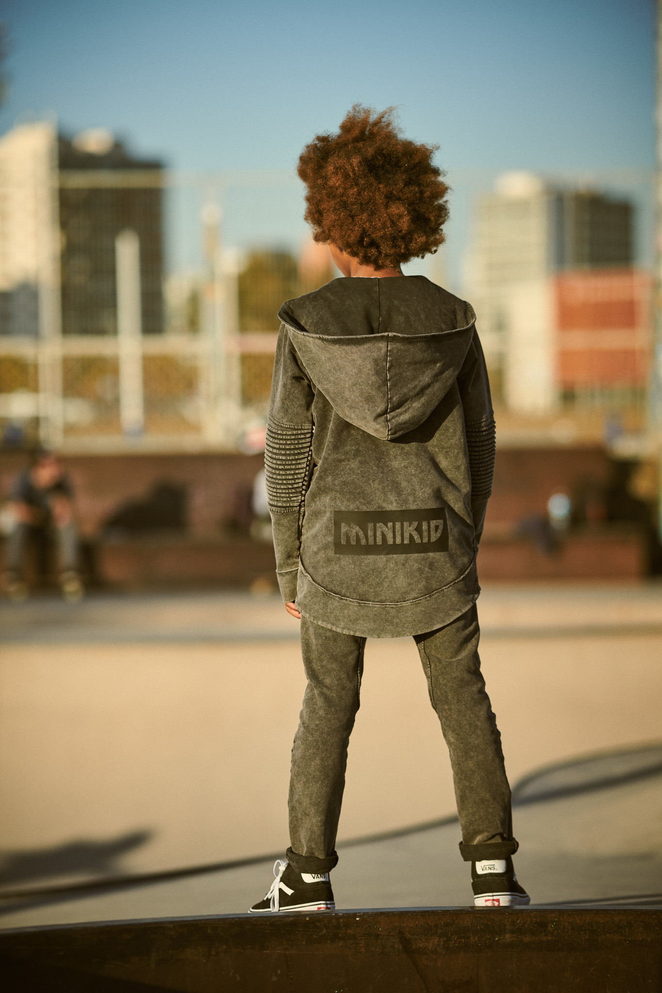 ZWARTE JEANS  | STOERE JOGGER MET WASHING | KINDERKLEDING ONLINE