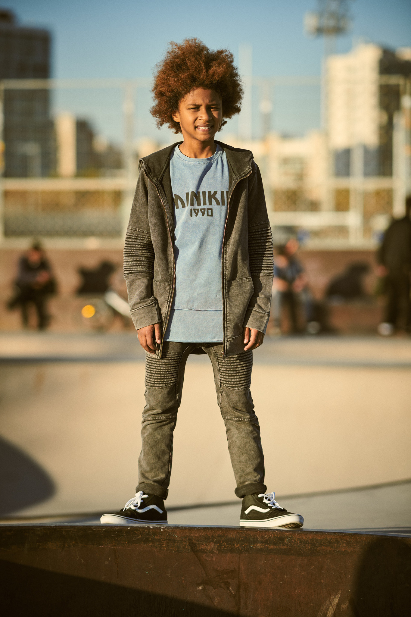 ZWARTE JEANS  | STOERE JOGGER MET WASHING | KINDERKLEDING ONLINE