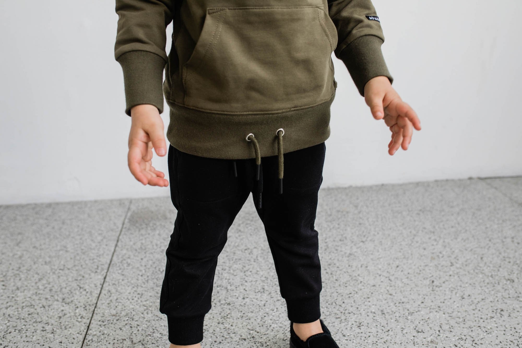 ZWARTE JOGGER | JOGGING BROEK VOOR KINDEREN | JONGENSKLEDING