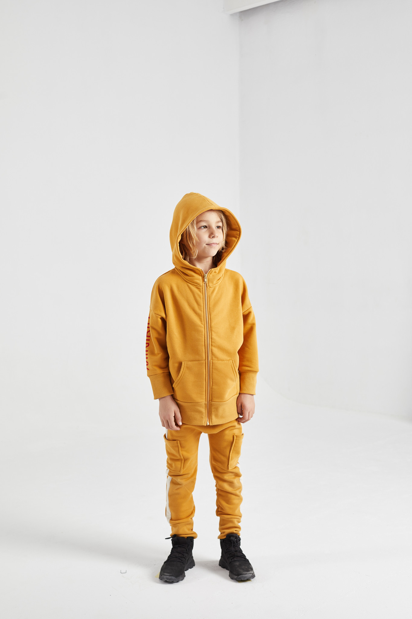 LANGER VEST MET RITS | OKER GEEL VEST MET ACID WASHING | KINDERKLEDING