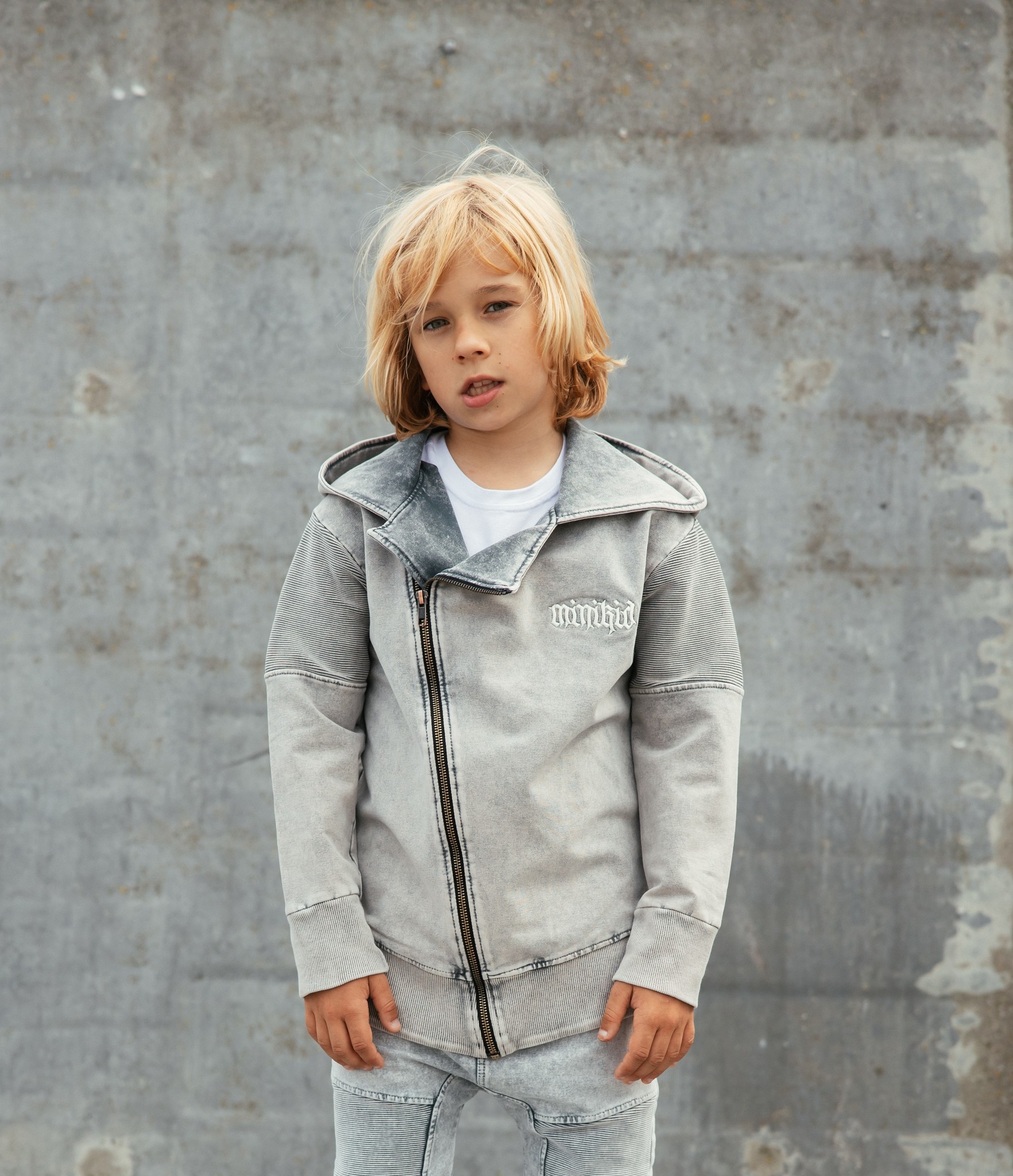 GRIJZE HOODIE VOOR KINDEREN | STOER VEST MET CAPUCHON | MINIKID
