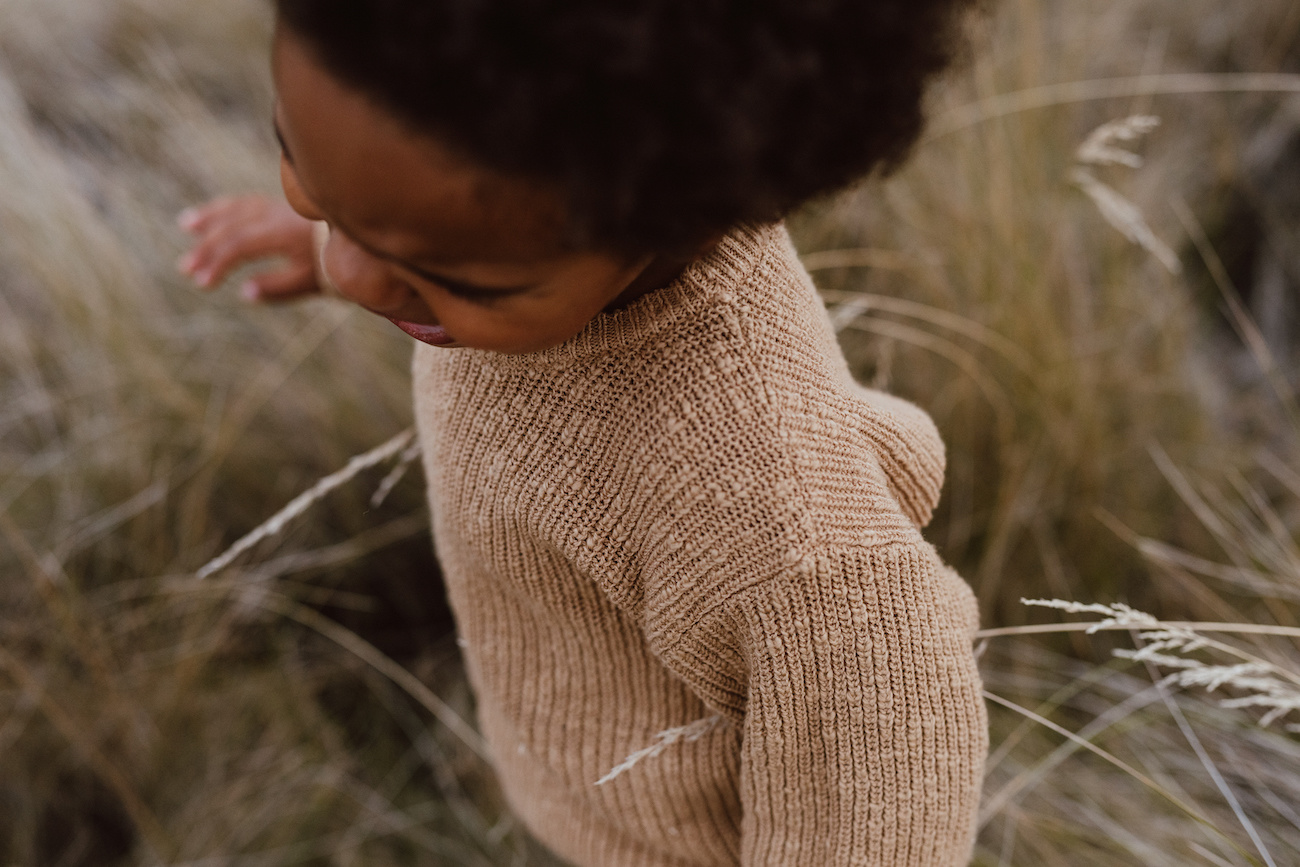 BRUINE GEBREIDE SWEATER | PRACHTIG GEBREIDE TRUI | KINDERKLEDING