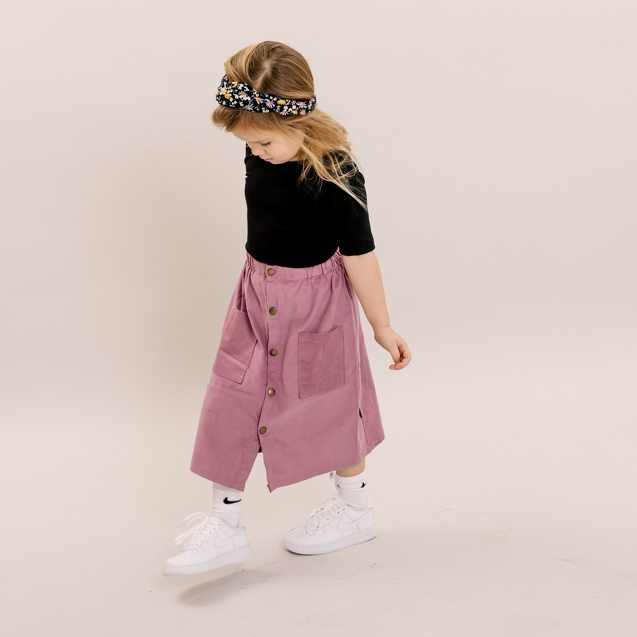 ZWART SHIRT MET LAGE RUG | ZWART SHIRT MET LANGE MOUWEN | MEISJESKLEDING