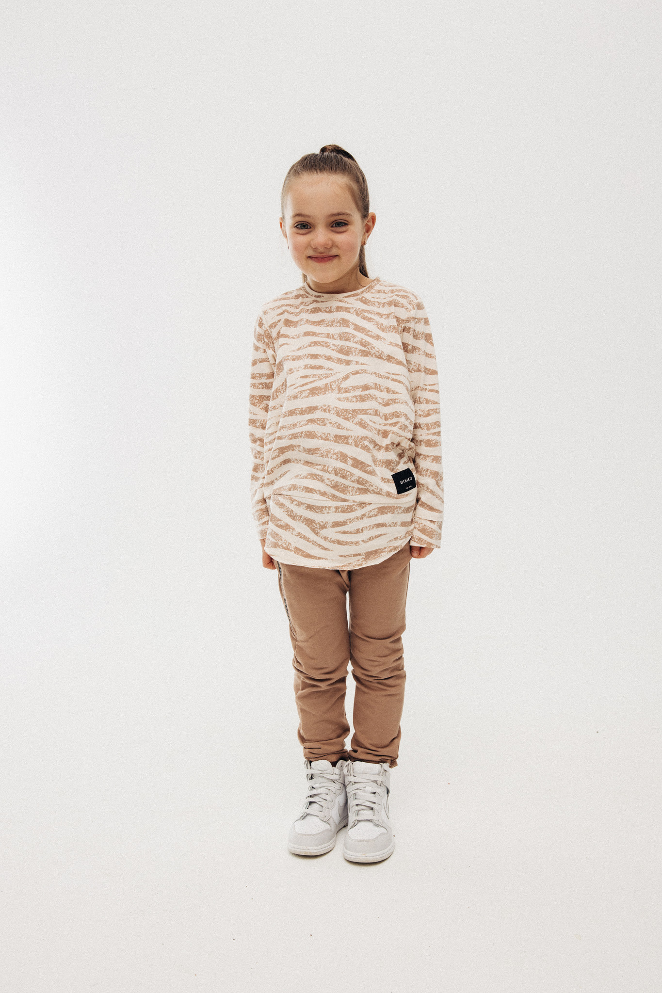 Minikid STREETWEAR MET ZEBRA PRINT | BRUINE LONGSLEEVE | MINIKID KINDERKLEDING