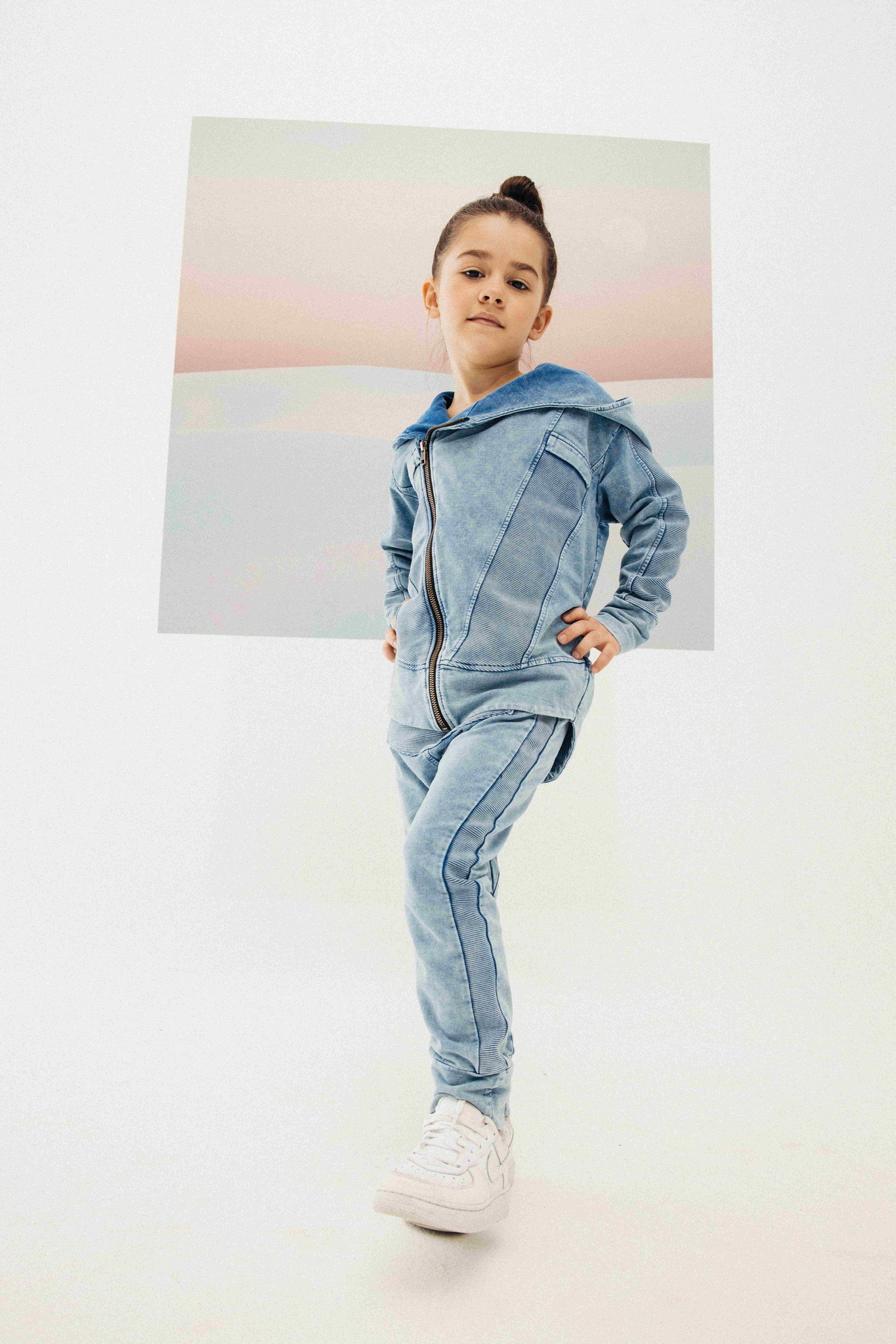 Minikid ACID BLAUWE DENIM JOGGER | COMFORTABEL BROEKJE | STOERE KINDERKLEDING