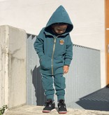 LANG VEST MET RITS | DONKER GROEN VEST VOOR JONGENS | STOERE KINDERKLEDING