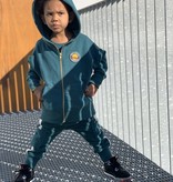 LANG VEST MET RITS | DONKER GROEN VEST VOOR JONGENS | STOERE KINDERKLEDING