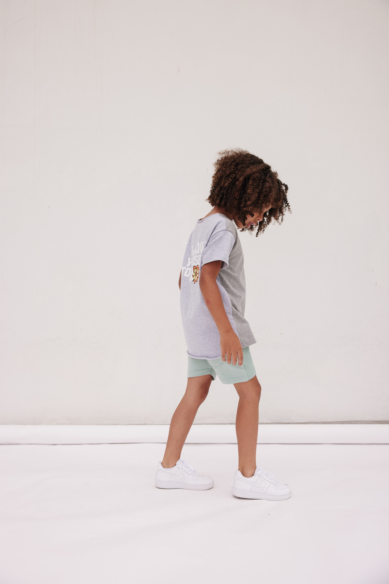 GRIJS T-SHIRT VOOR KINDEREN | STREETSTYLE KINDERKLEDING | MINIKID