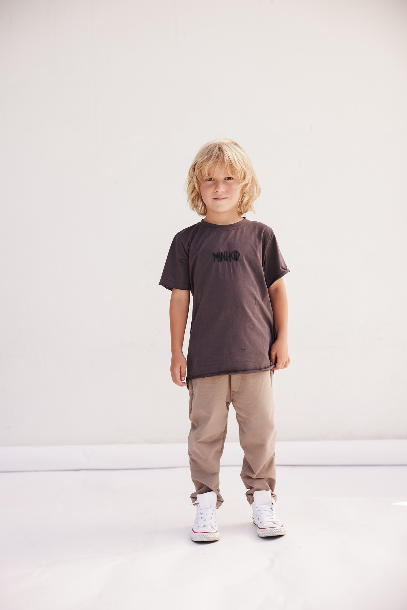 Minikid DONKER BRUIN T-SHIRT VOOR JONGENS | KINDERKLEDING | MINIKID