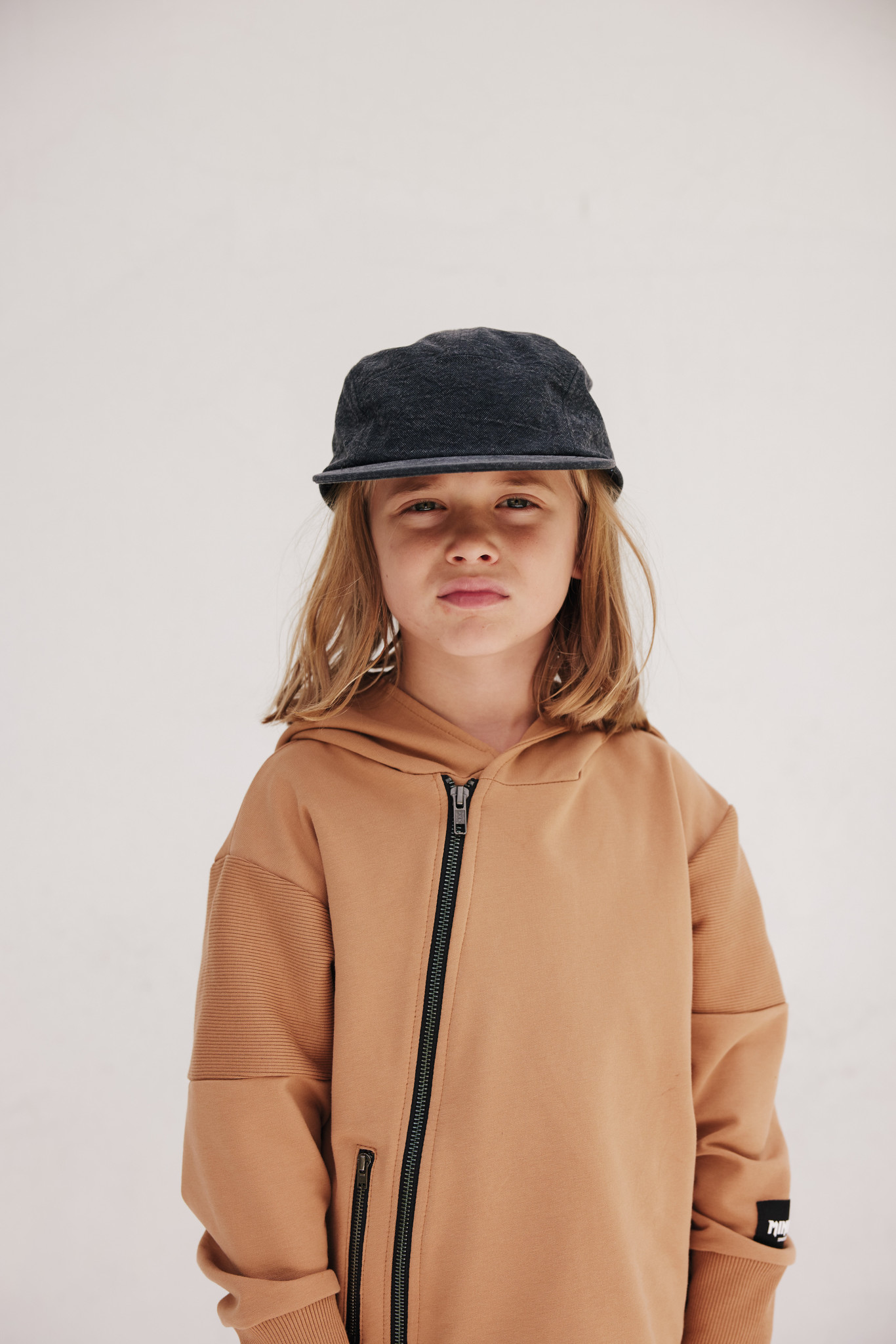 Minikid BRUINE HOODIE VOOR KINDEREN | STOER VEST MET CAPUCHON | MINIKID