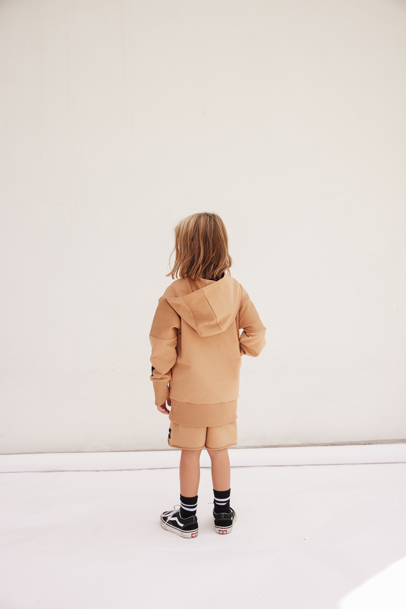 BRUINE HOODIE VOOR KINDEREN | STOER VEST MET CAPUCHON | MINIKID