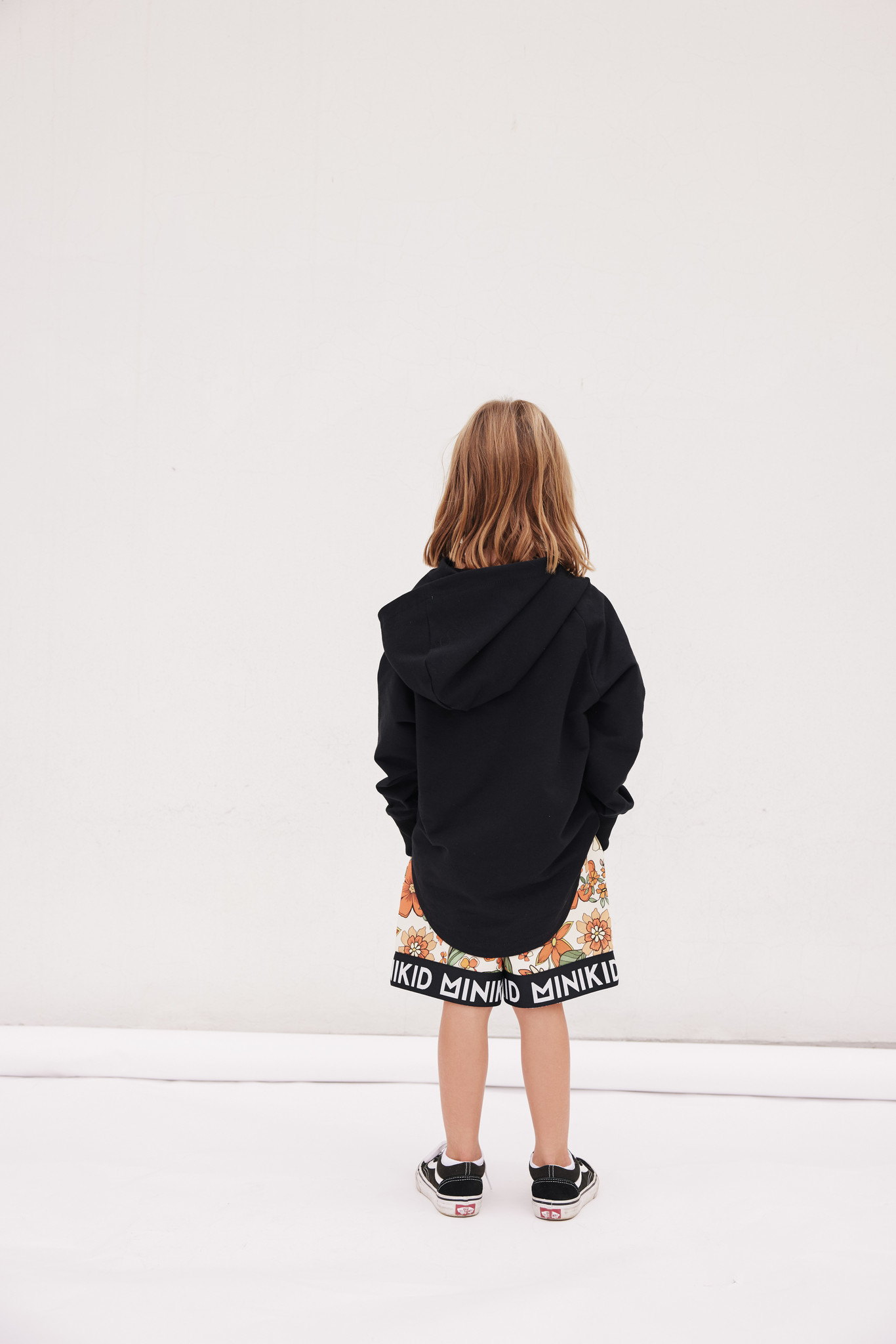 ZWARTE HOODIE | SWEATER MET CAPUCHON | STOERE KINDERKLEDING