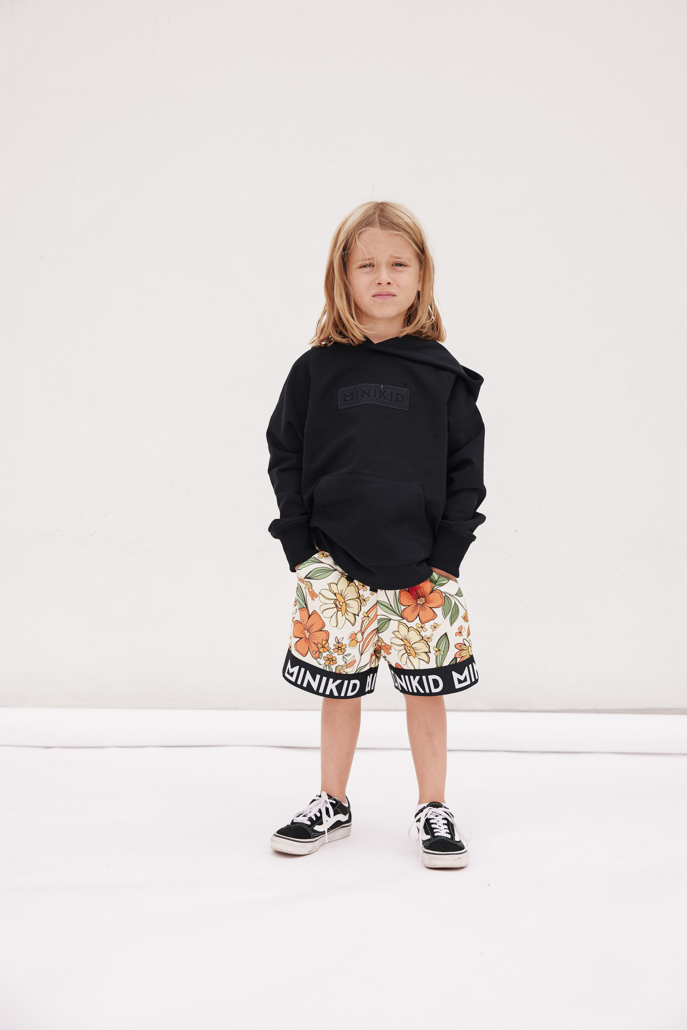 ZWARTE HOODIE | SWEATER MET CAPUCHON | STOERE KINDERKLEDING