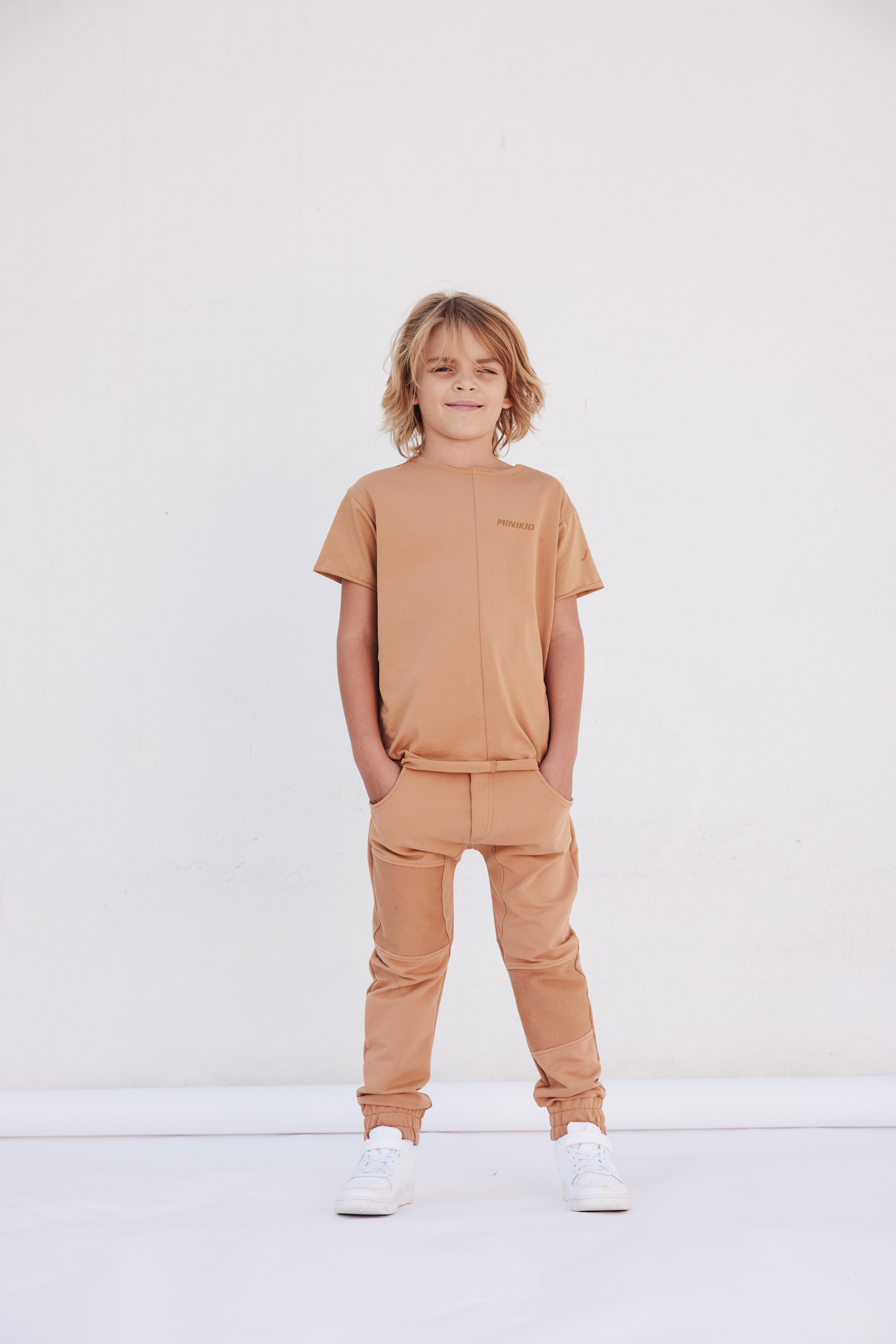 CARAMEL BRUINE JOGGER | ZACHTE JEANS | STOERE KINDERKLEDING ONLINE