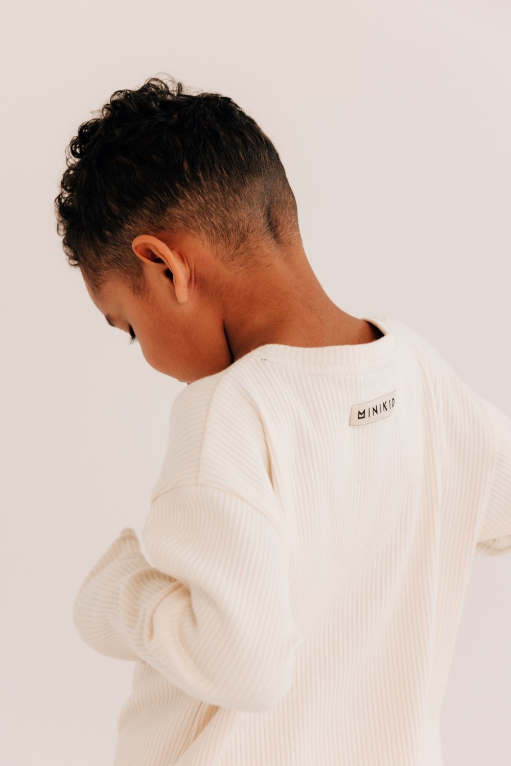 STREETWEAR VOOR KINDEREN | CREME WITTE LONGSLEEVE | MINIKID KINDERKLEDING