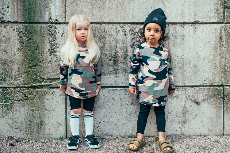 Kiddow ZWARTE LONGSLEEVE | STOER SHIRT  VOOR KINDEREN MET LANGE MOUWEN | STREETWEAR KINDERKLEDING