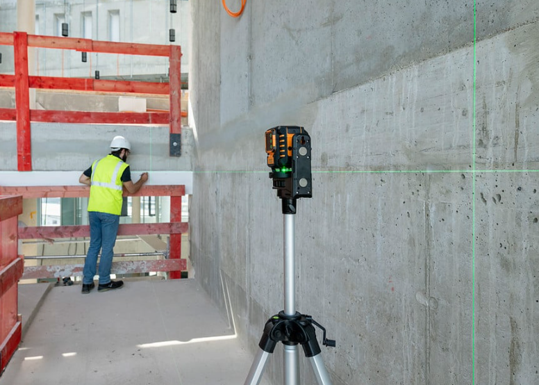 Waarom zijn lijnlasers buiten niet zichtbaar?