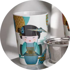 Tea eve 'Little Geisha Petrol' met theezeef