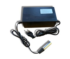 Mikilon Ladegerät für E33 E45 mit 60V 3polig