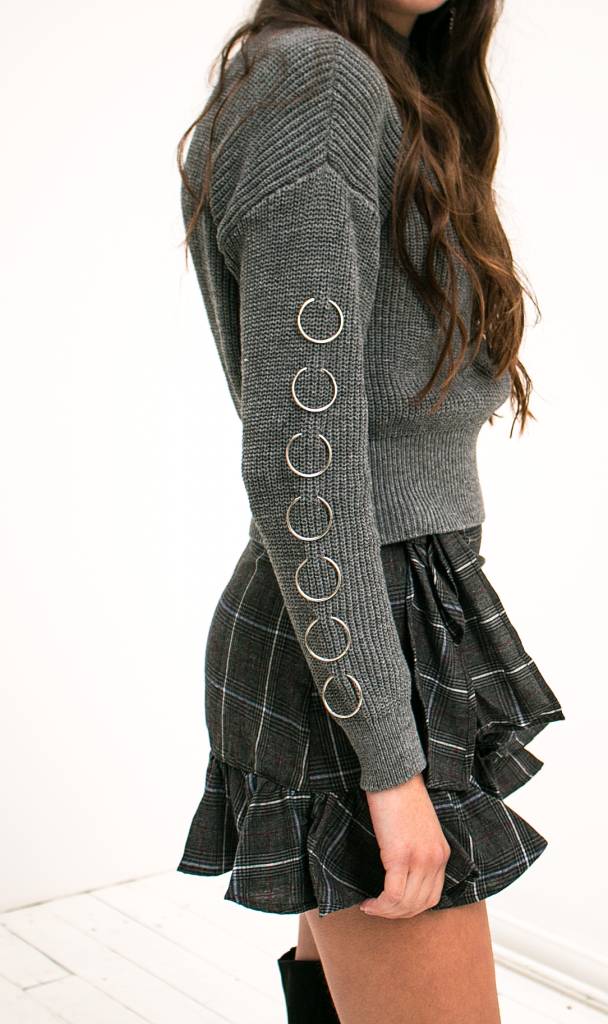 Grey knit with rings