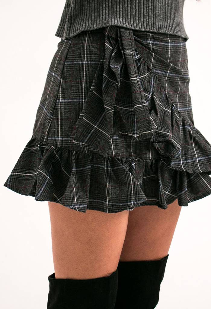 Checkered ruffle skirt