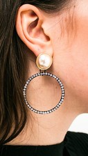 Round Pearl earrings