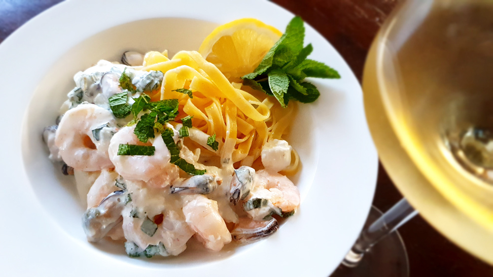 Tagliatelle met zeevruchten in citroensaus met munt