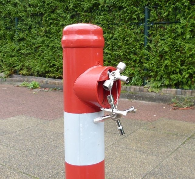 Pole wrench multikey fire brigade