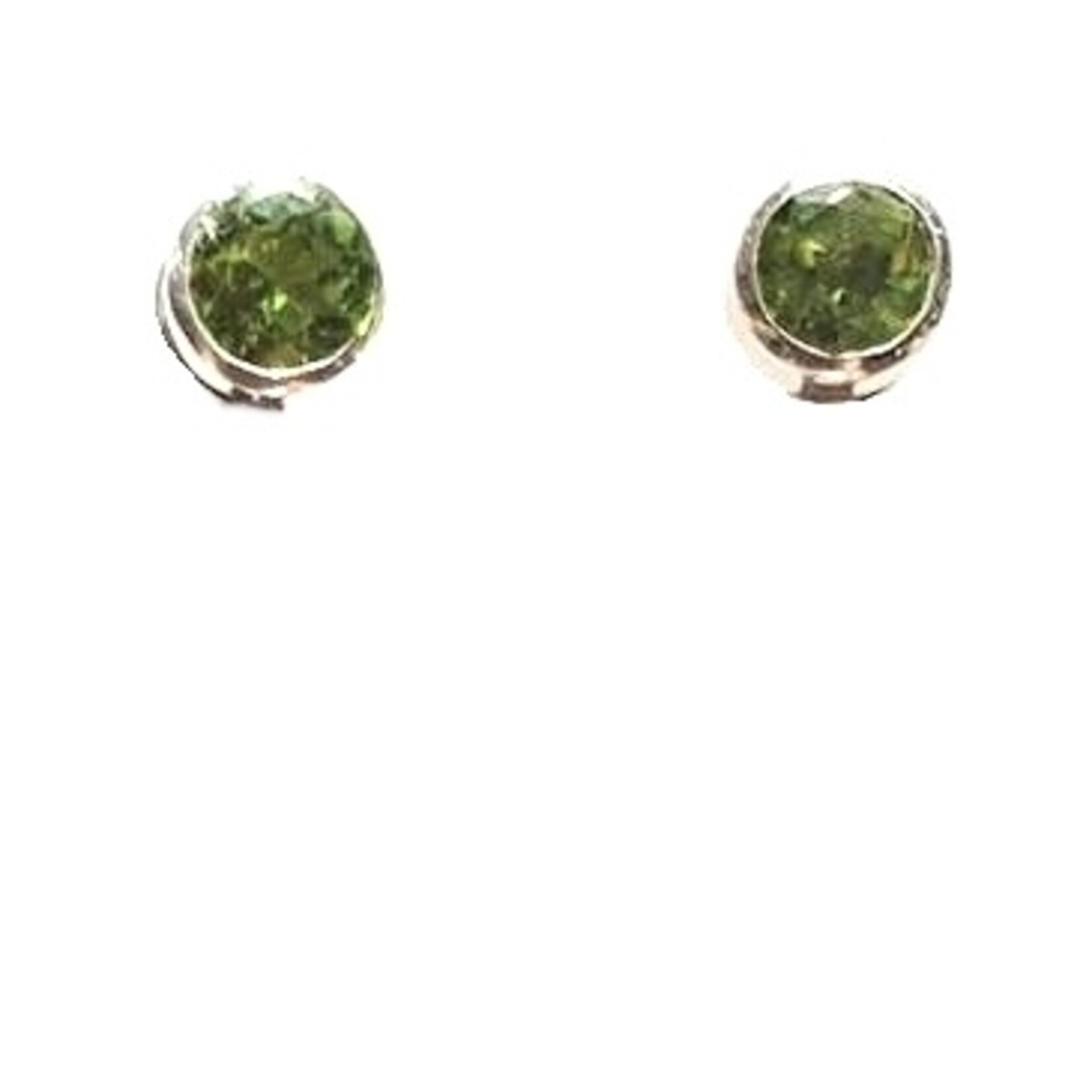 Studs peridot