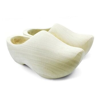 Sanded pointed wooden shoes