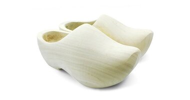 Holzschuhe mit spitze Nase